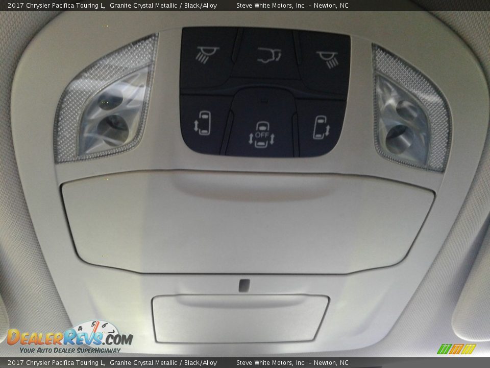 2017 Chrysler Pacifica Touring L Granite Crystal Metallic / Black/Alloy Photo #31