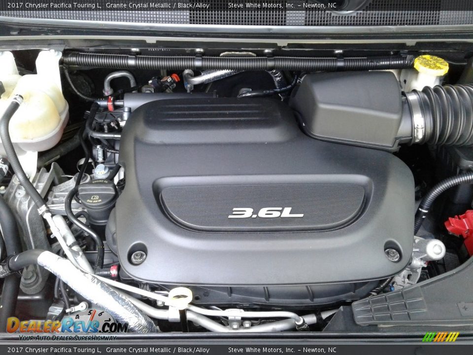 2017 Chrysler Pacifica Touring L Granite Crystal Metallic / Black/Alloy Photo #35