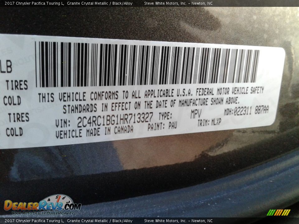 2017 Chrysler Pacifica Touring L Granite Crystal Metallic / Black/Alloy Photo #36