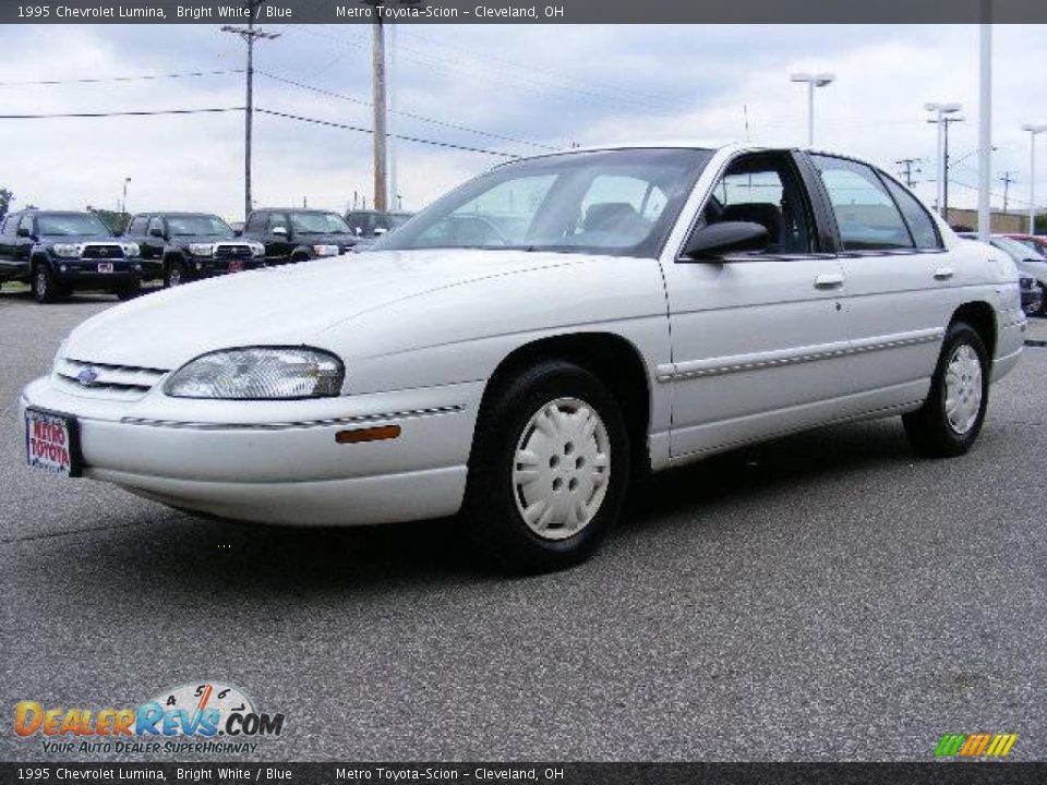 1995 Chevrolet Lumina Bright White / Blue Photo #7