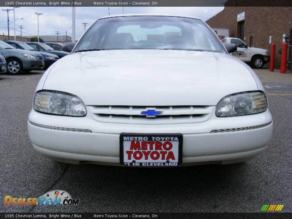 1995 Chevrolet Lumina Bright White / Blue Photo #8