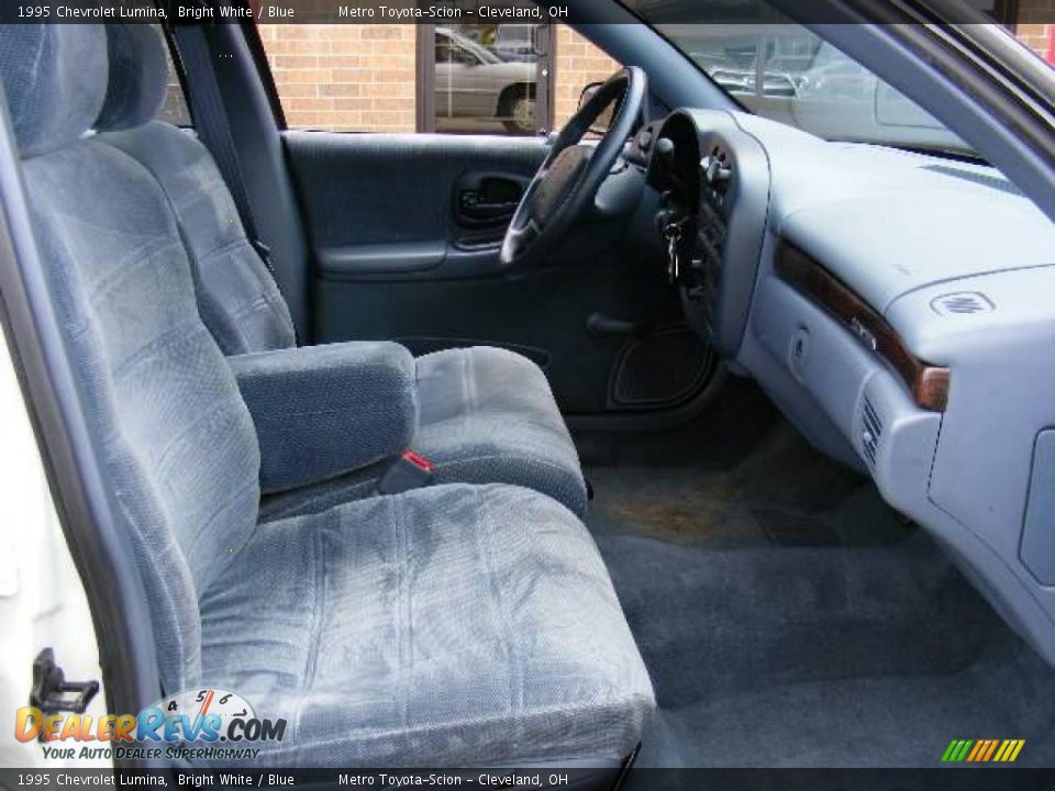 1995 Chevrolet Lumina Bright White / Blue Photo #13