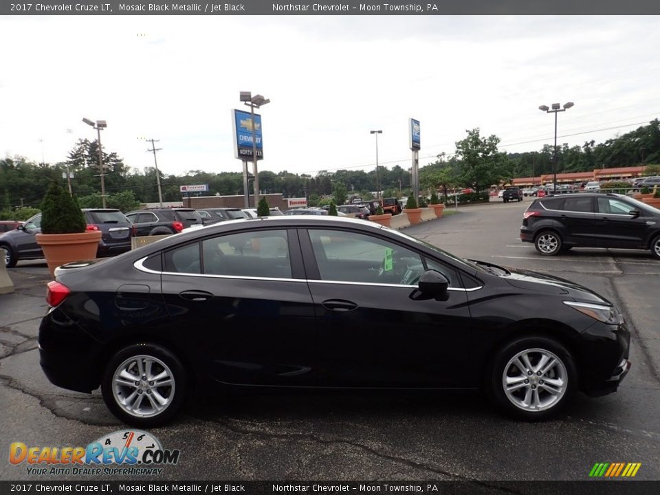 2017 Chevrolet Cruze LT Mosaic Black Metallic / Jet Black Photo #10