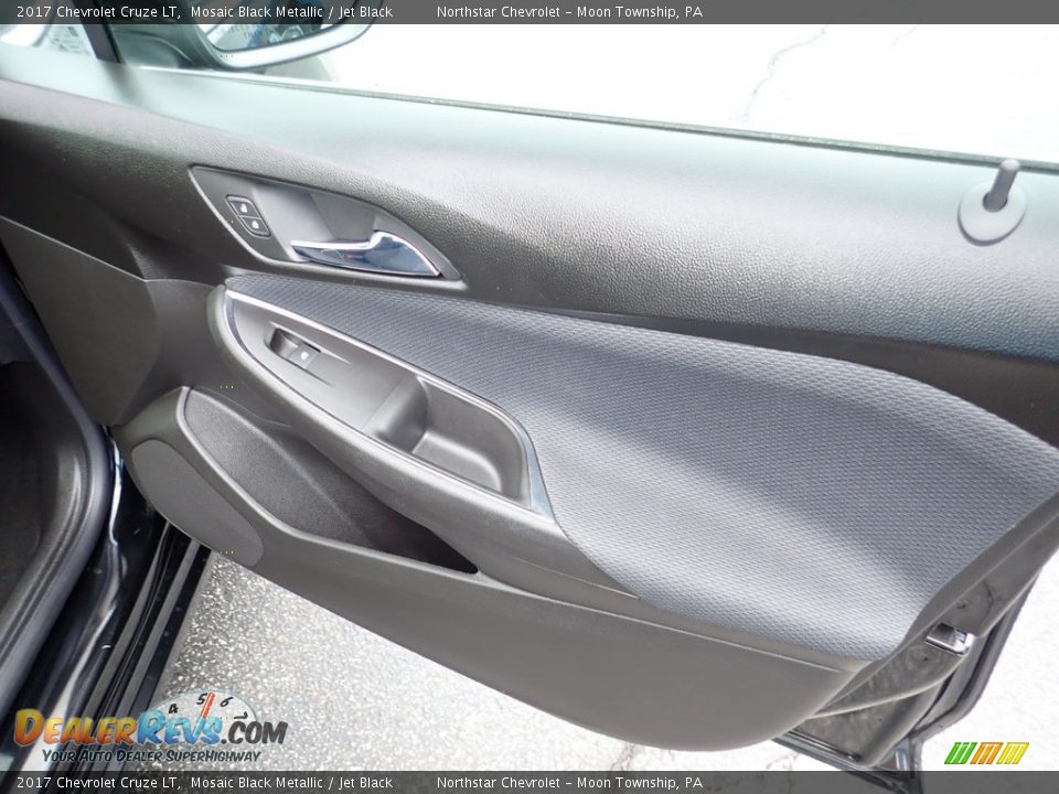 2017 Chevrolet Cruze LT Mosaic Black Metallic / Jet Black Photo #17
