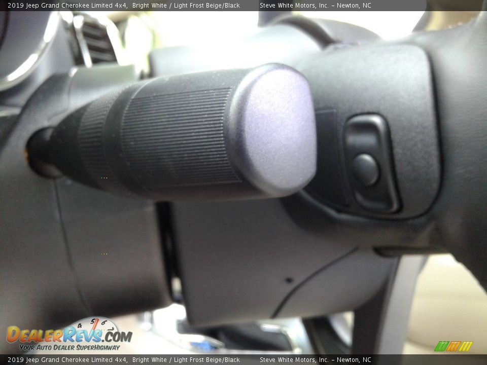 2019 Jeep Grand Cherokee Limited 4x4 Bright White / Light Frost Beige/Black Photo #17