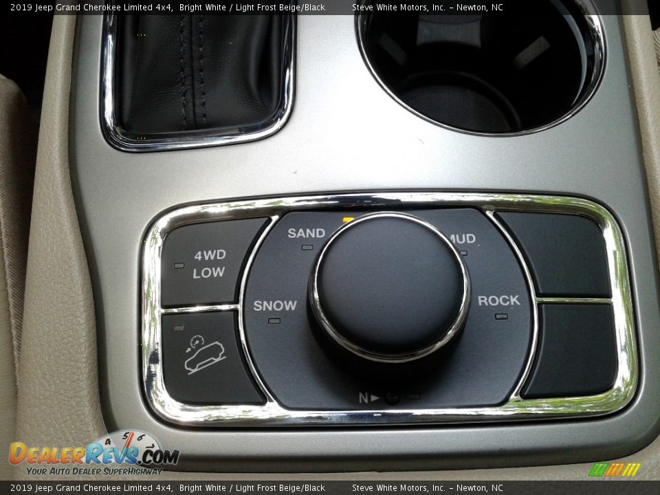 2019 Jeep Grand Cherokee Limited 4x4 Bright White / Light Frost Beige/Black Photo #31