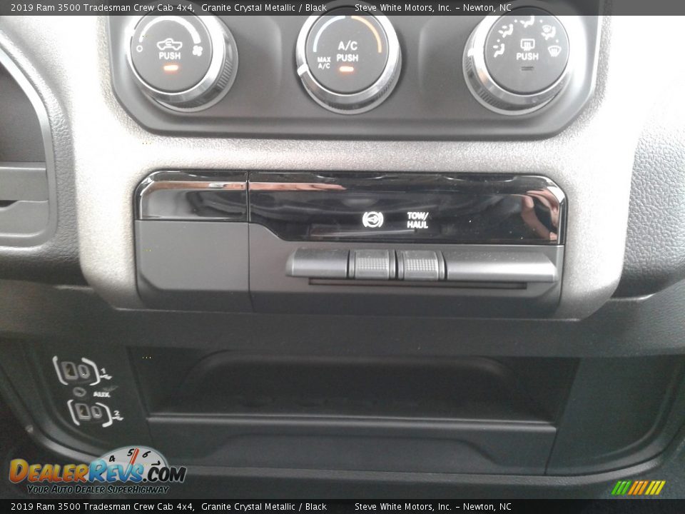2019 Ram 3500 Tradesman Crew Cab 4x4 Granite Crystal Metallic / Black Photo #22