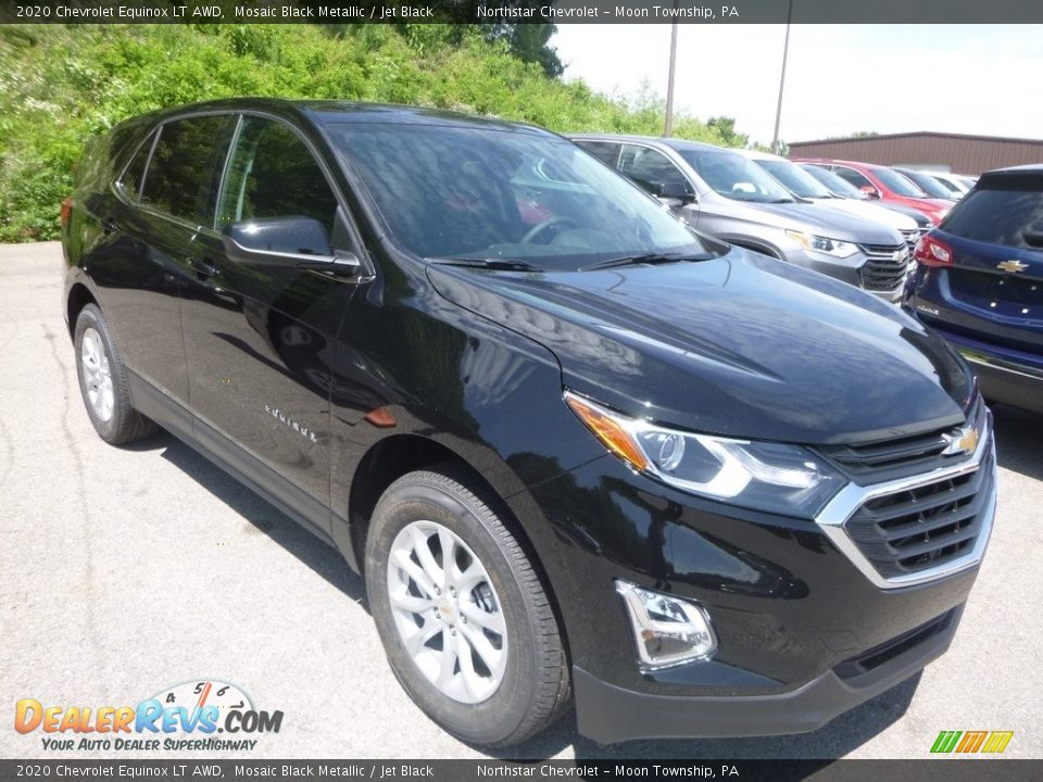 Front 3/4 View of 2020 Chevrolet Equinox LT AWD Photo #7