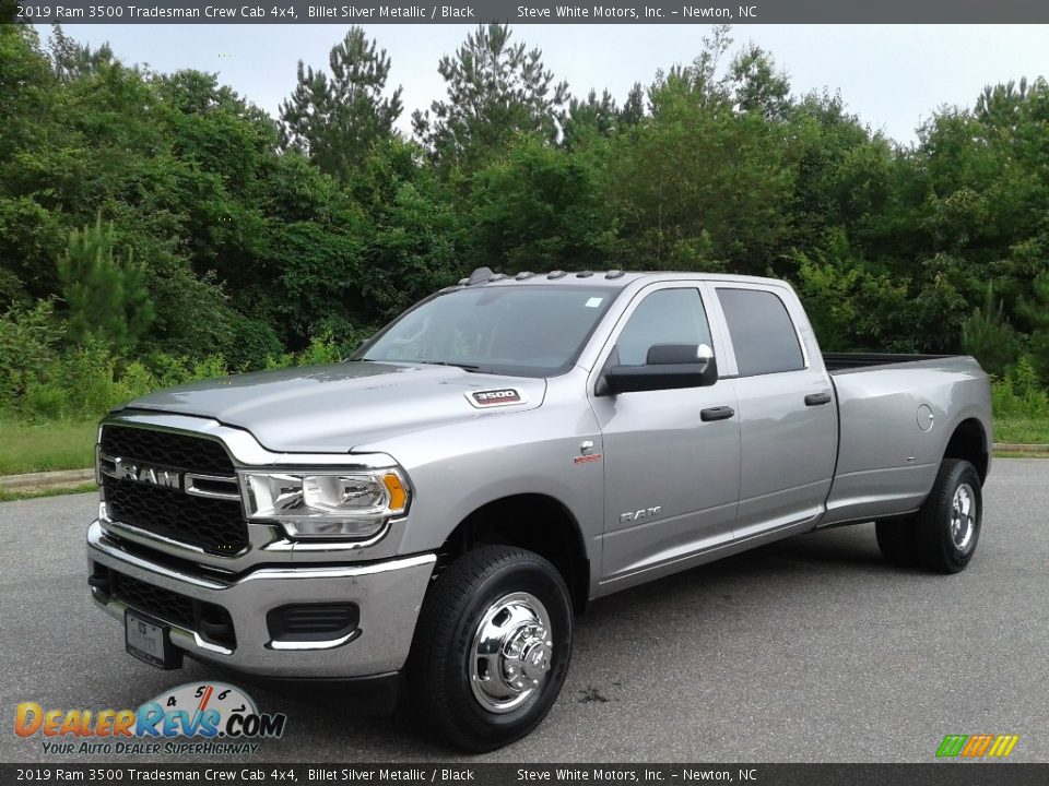 Front 3/4 View of 2019 Ram 3500 Tradesman Crew Cab 4x4 Photo #2