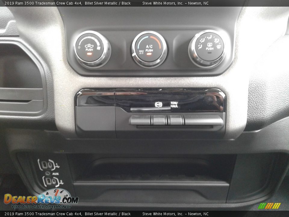 2019 Ram 3500 Tradesman Crew Cab 4x4 Billet Silver Metallic / Black Photo #22