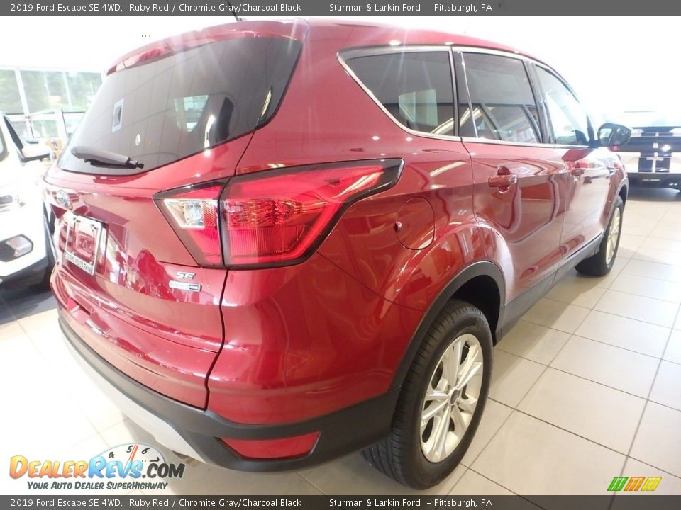 2019 Ford Escape SE 4WD Ruby Red / Chromite Gray/Charcoal Black Photo #2