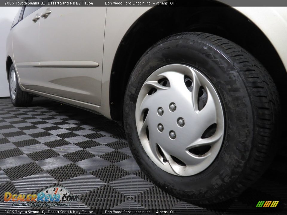 2006 Toyota Sienna LE Desert Sand Mica / Taupe Photo #3
