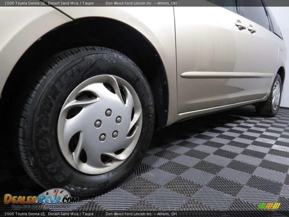 2006 Toyota Sienna LE Desert Sand Mica / Taupe Photo #8