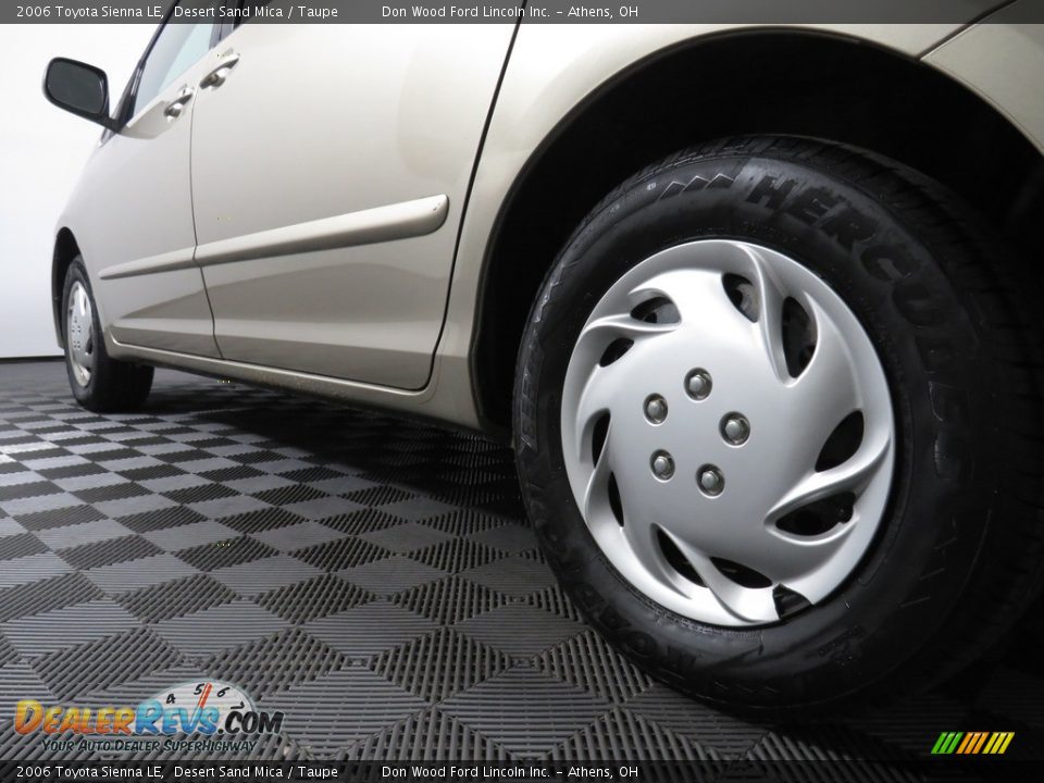 2006 Toyota Sienna LE Desert Sand Mica / Taupe Photo #10