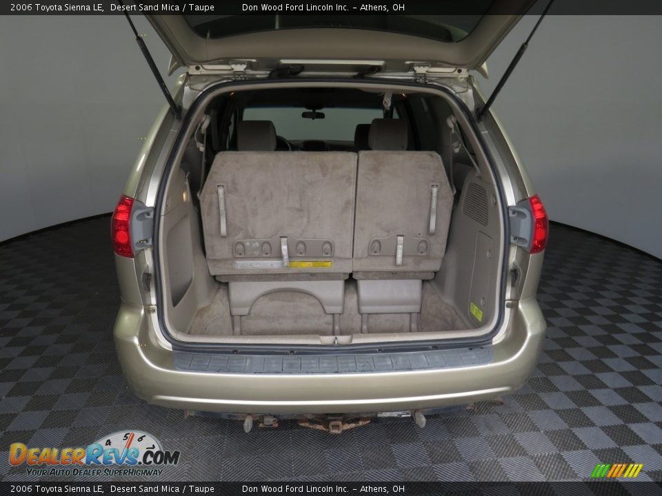2006 Toyota Sienna LE Desert Sand Mica / Taupe Photo #12