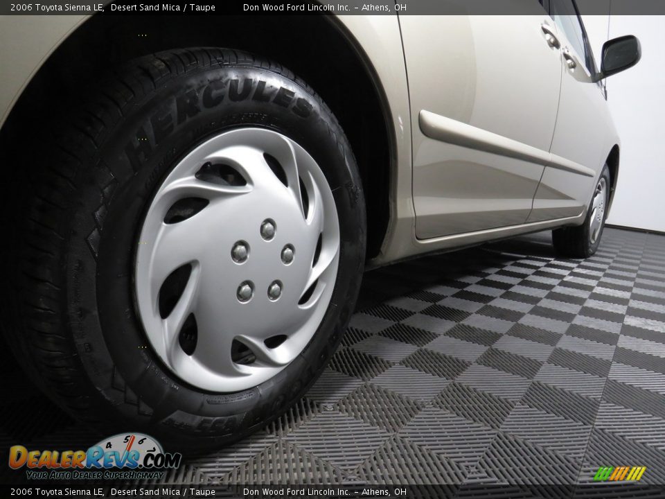 2006 Toyota Sienna LE Desert Sand Mica / Taupe Photo #16