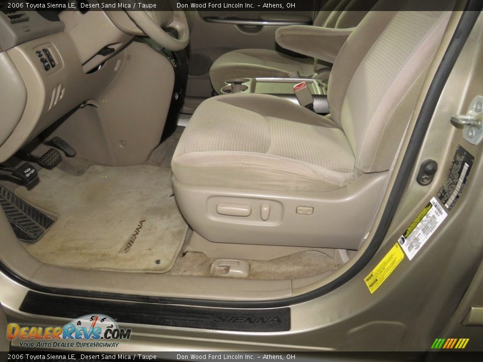 2006 Toyota Sienna LE Desert Sand Mica / Taupe Photo #18