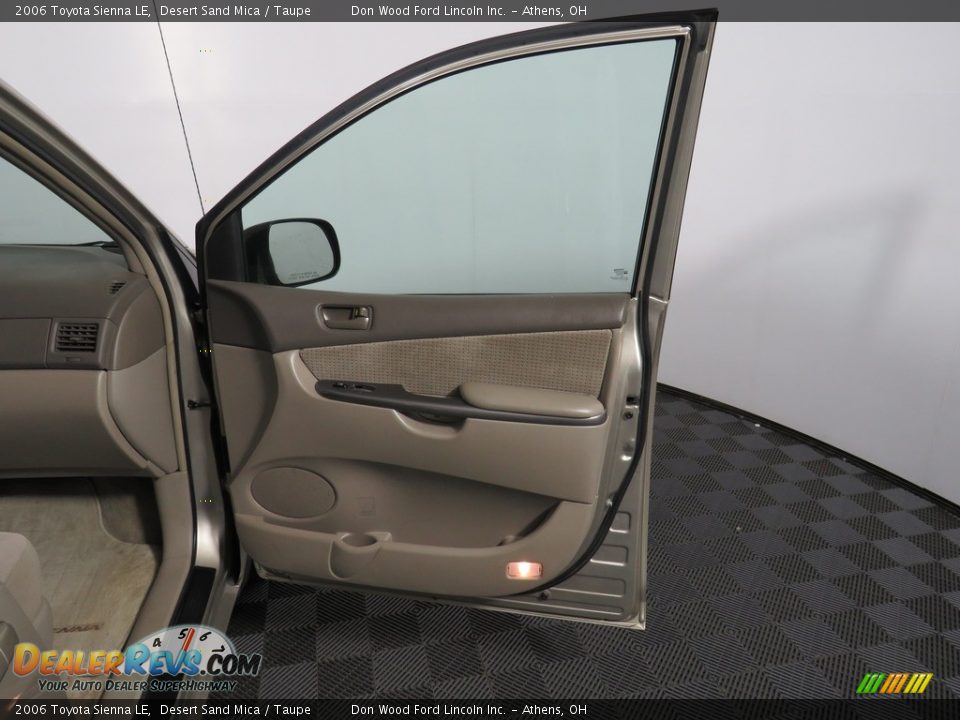 2006 Toyota Sienna LE Desert Sand Mica / Taupe Photo #25