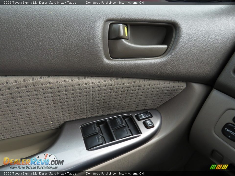 2006 Toyota Sienna LE Desert Sand Mica / Taupe Photo #30