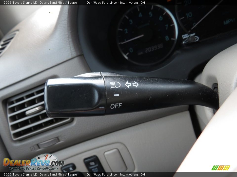 2006 Toyota Sienna LE Desert Sand Mica / Taupe Photo #32