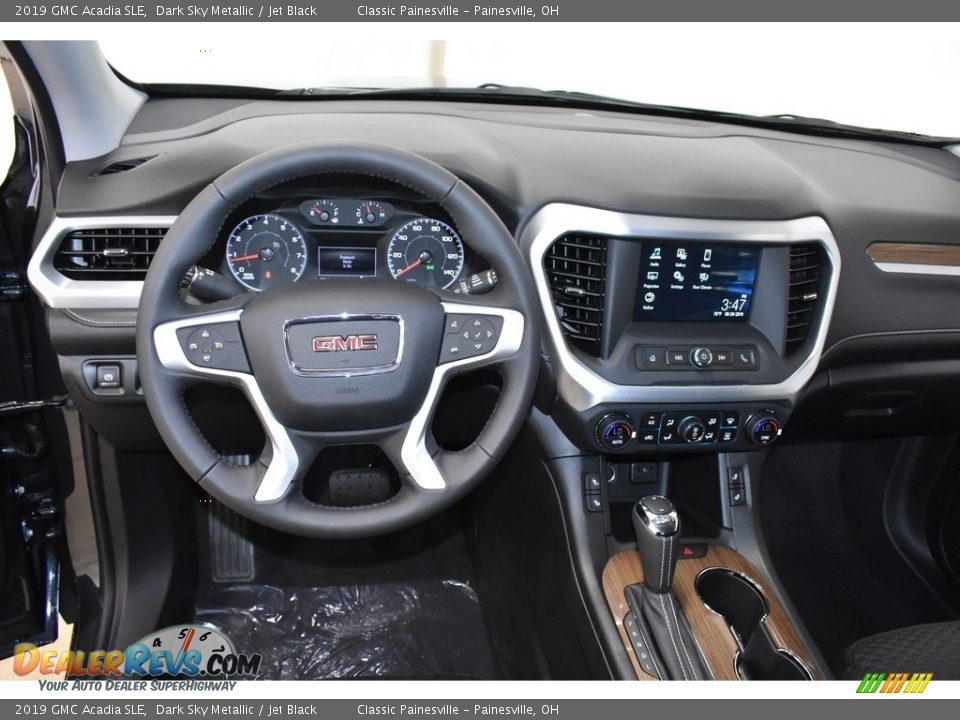 Dashboard of 2019 GMC Acadia SLE Photo #9