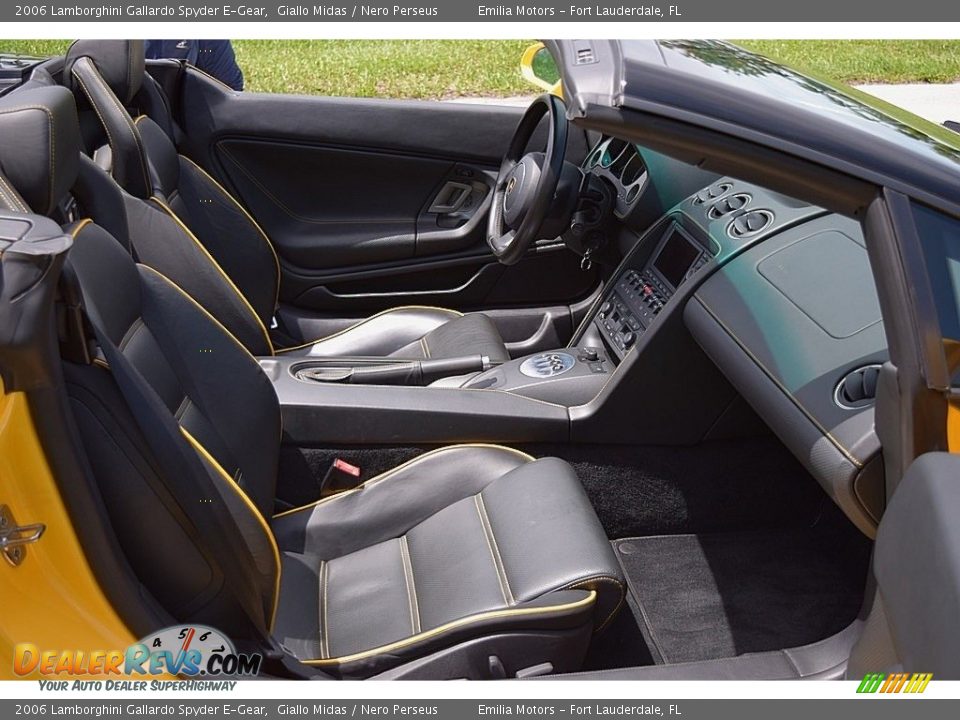 Front Seat of 2006 Lamborghini Gallardo Spyder E-Gear Photo #46