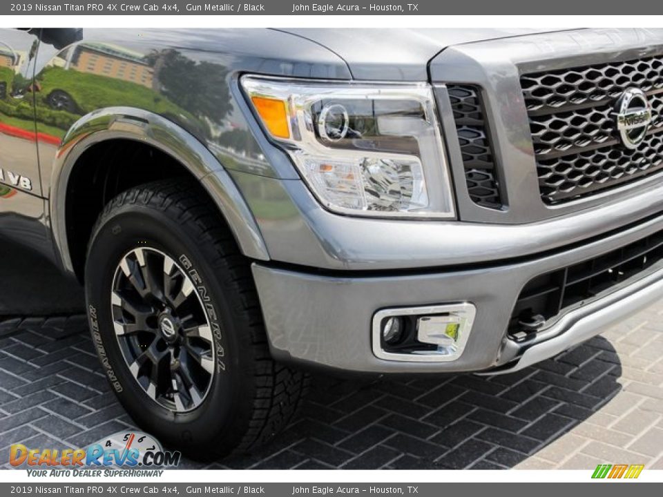 2019 Nissan Titan PRO 4X Crew Cab 4x4 Gun Metallic / Black Photo #12