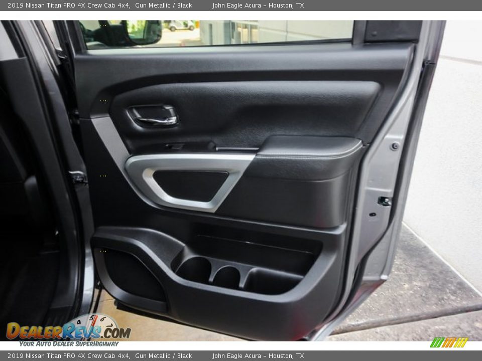 2019 Nissan Titan PRO 4X Crew Cab 4x4 Gun Metallic / Black Photo #22