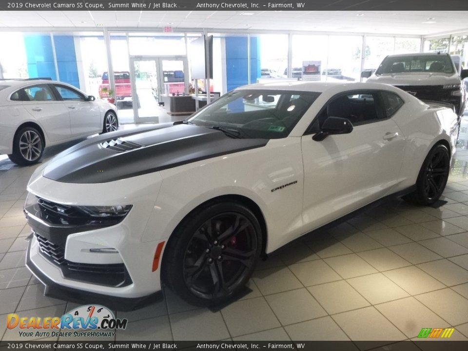 Front 3/4 View of 2019 Chevrolet Camaro SS Coupe Photo #7