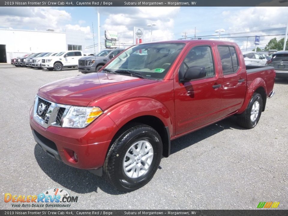 Front 3/4 View of 2019 Nissan Frontier SV Crew Cab 4x4 Photo #12