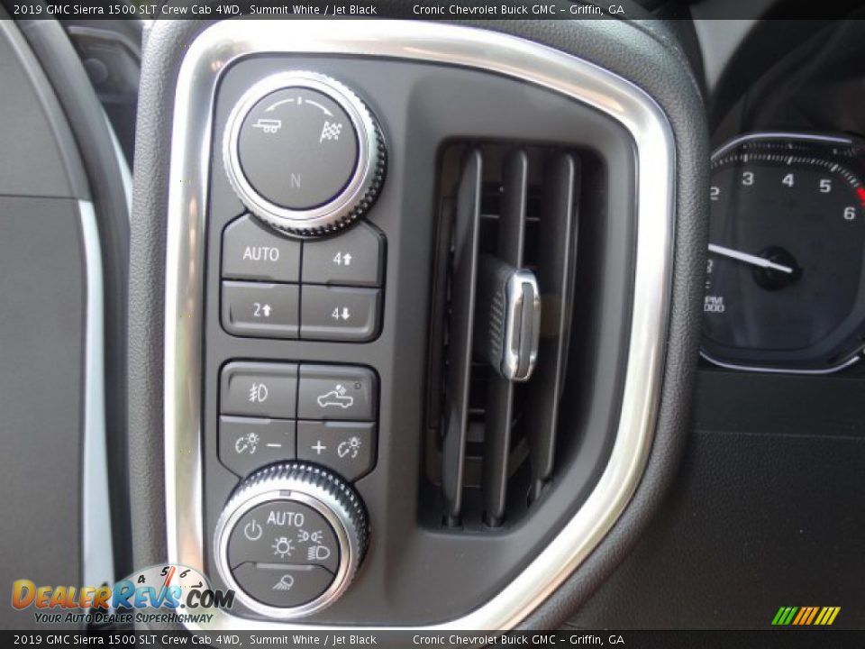 Controls of 2019 GMC Sierra 1500 SLT Crew Cab 4WD Photo #24