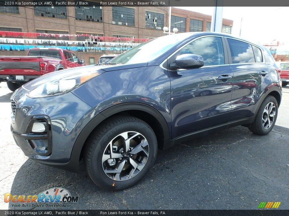 Front 3/4 View of 2020 Kia Sportage LX AWD Photo #7
