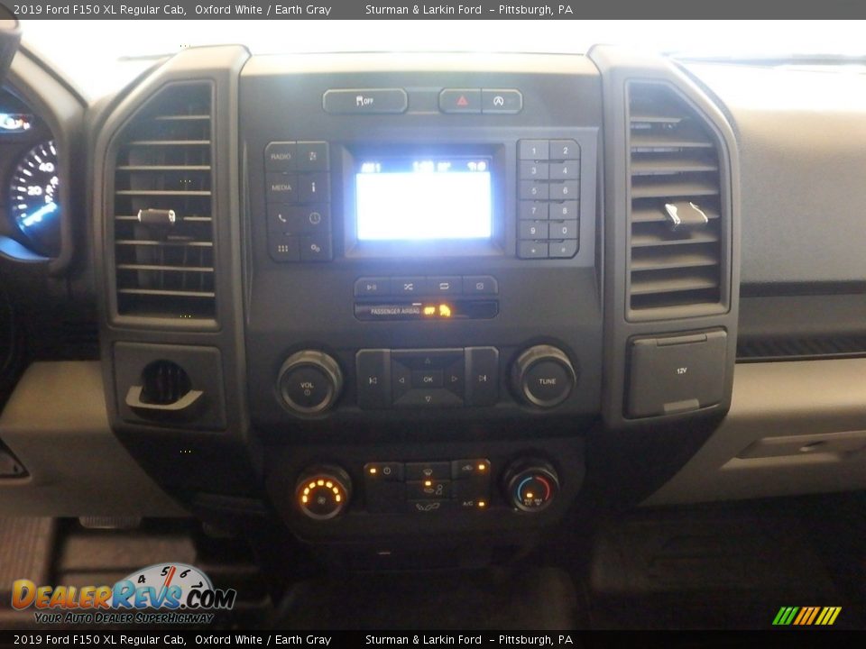 2019 Ford F150 XL Regular Cab Oxford White / Earth Gray Photo #12