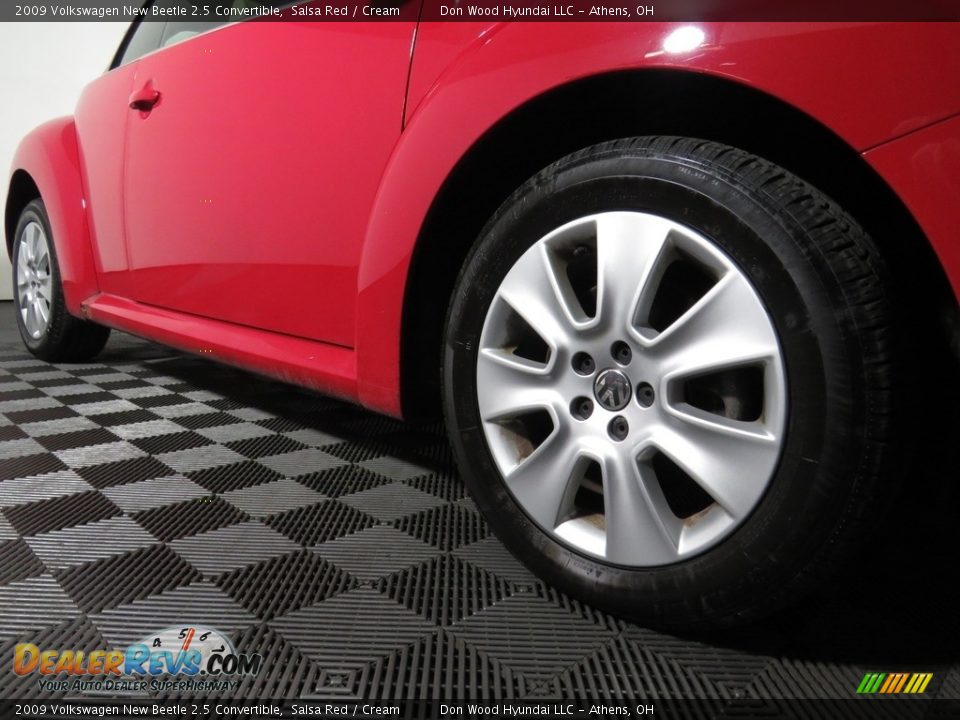 2009 Volkswagen New Beetle 2.5 Convertible Salsa Red / Cream Photo #3