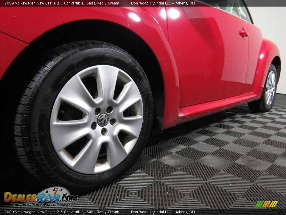 2009 Volkswagen New Beetle 2.5 Convertible Salsa Red / Cream Photo #8