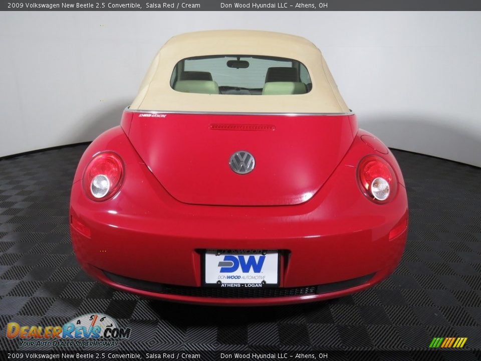 2009 Volkswagen New Beetle 2.5 Convertible Salsa Red / Cream Photo #11