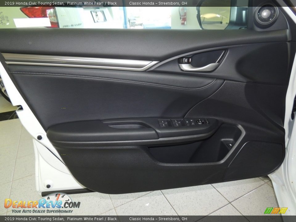 2019 Honda Civic Touring Sedan Platinum White Pearl / Black Photo #9