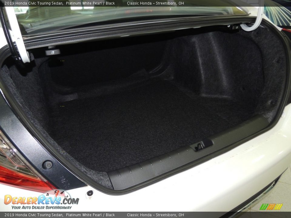 2019 Honda Civic Touring Sedan Platinum White Pearl / Black Photo #21