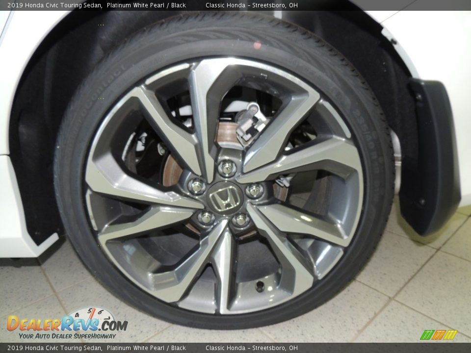 2019 Honda Civic Touring Sedan Platinum White Pearl / Black Photo #22