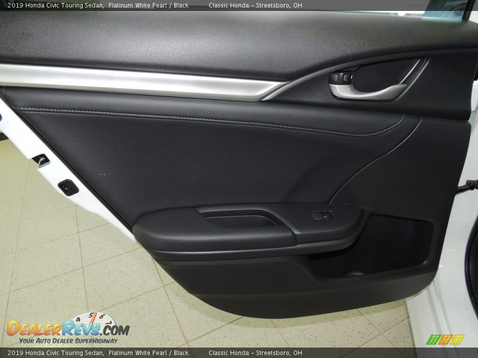 2019 Honda Civic Touring Sedan Platinum White Pearl / Black Photo #10