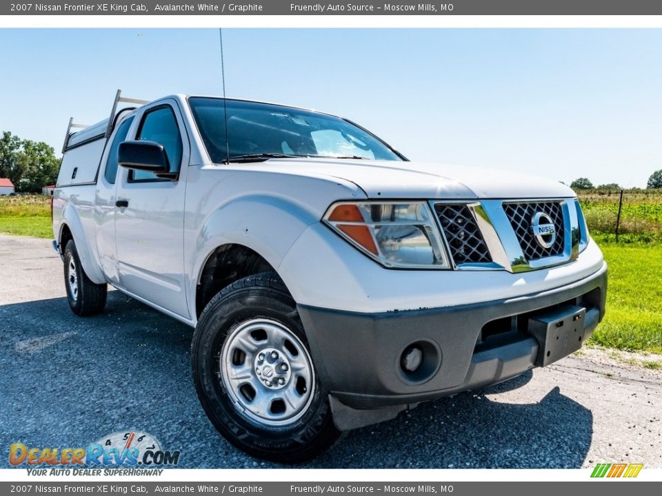 2007 Nissan Frontier XE King Cab Avalanche White / Graphite Photo #1