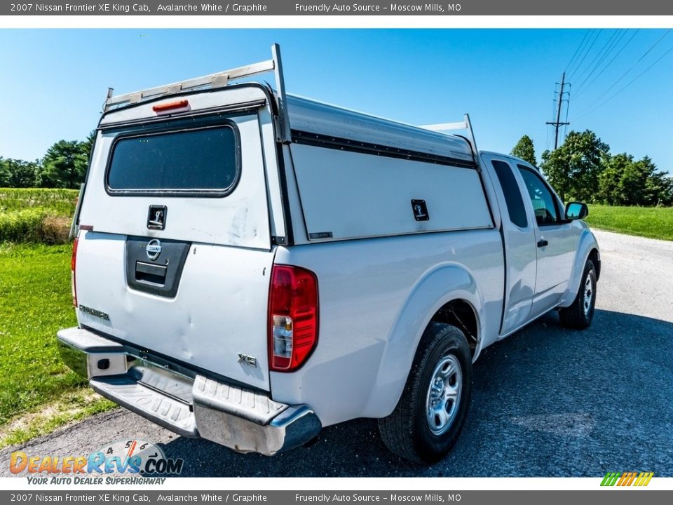 2007 Nissan Frontier XE King Cab Avalanche White / Graphite Photo #4