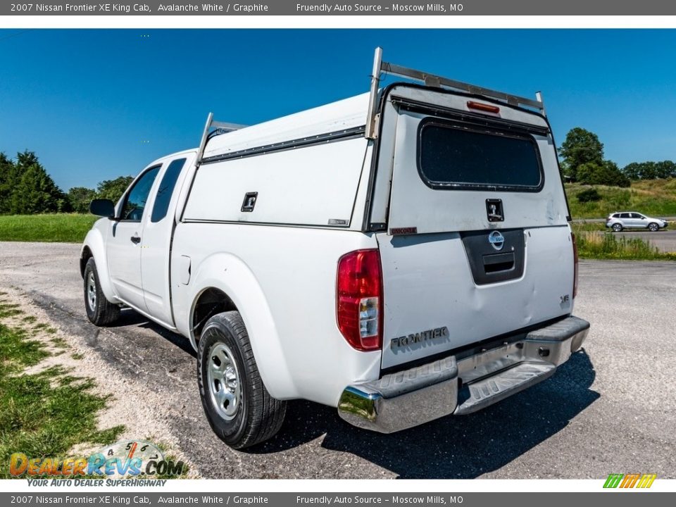 2007 Nissan Frontier XE King Cab Avalanche White / Graphite Photo #6