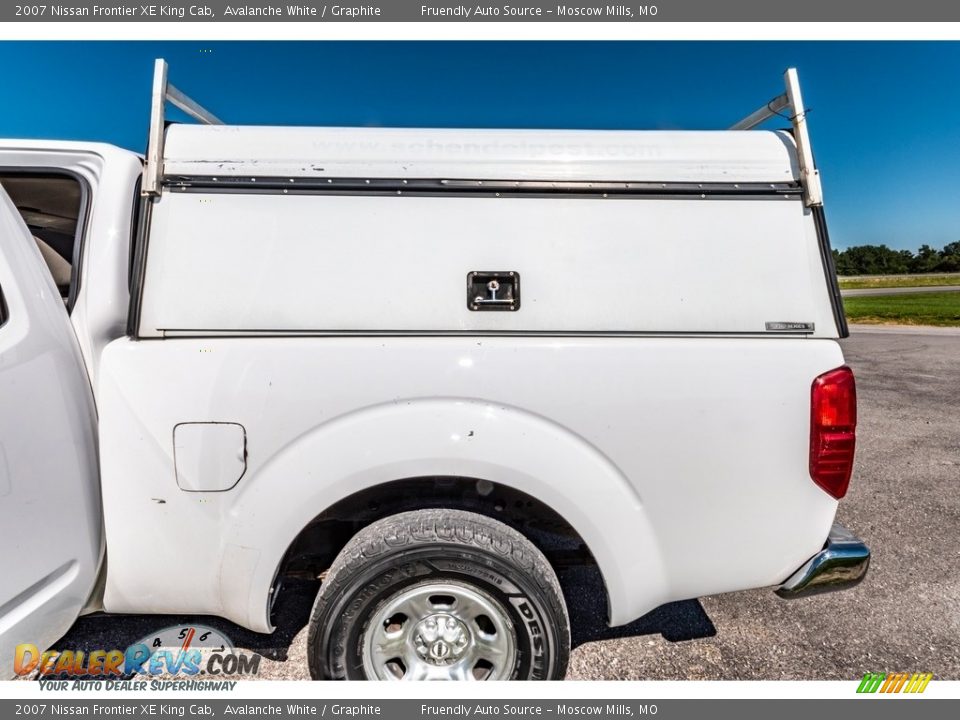 2007 Nissan Frontier XE King Cab Avalanche White / Graphite Photo #20