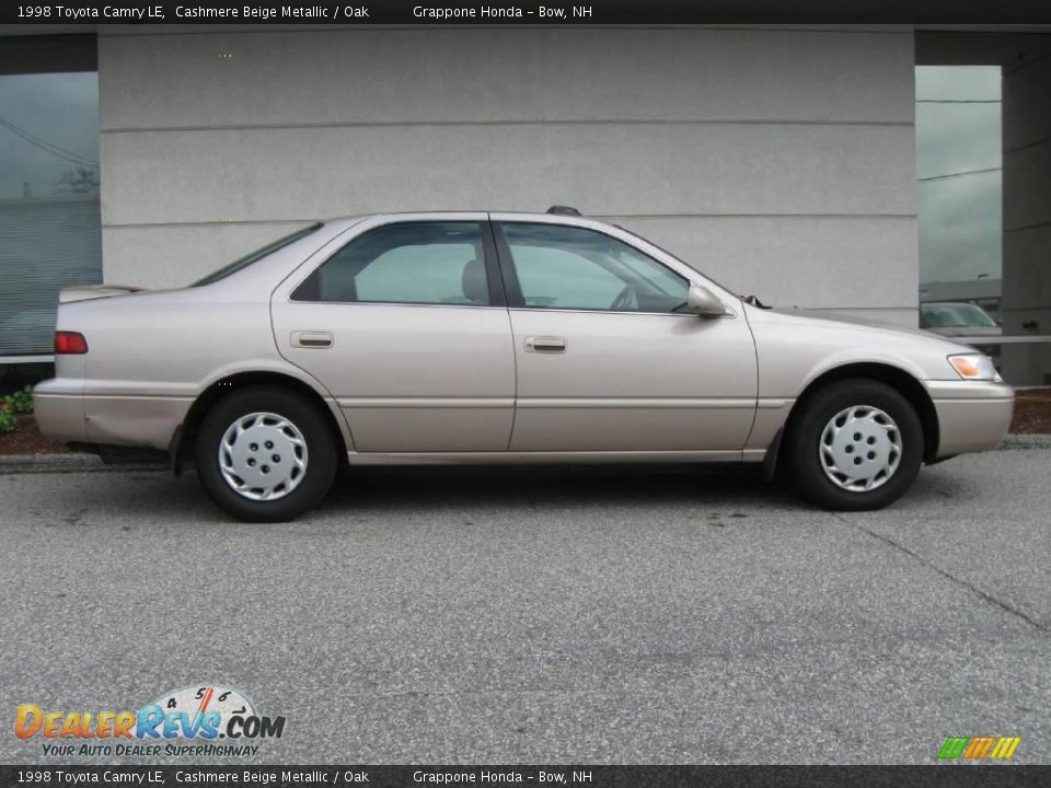 1998 Toyota Camry LE Cashmere Beige Metallic / Oak Photo #2
