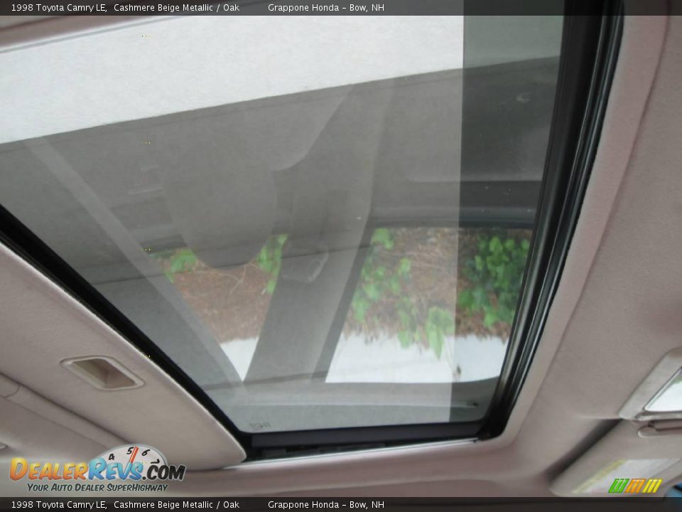 1998 Toyota Camry LE Cashmere Beige Metallic / Oak Photo #6