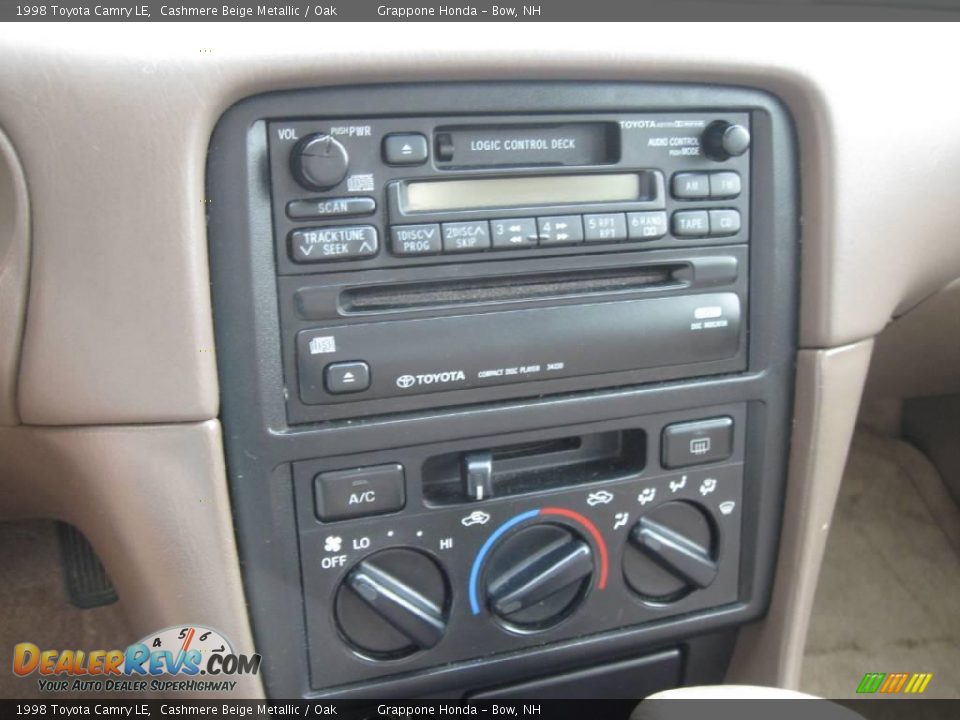 1998 Toyota Camry LE Cashmere Beige Metallic / Oak Photo #7