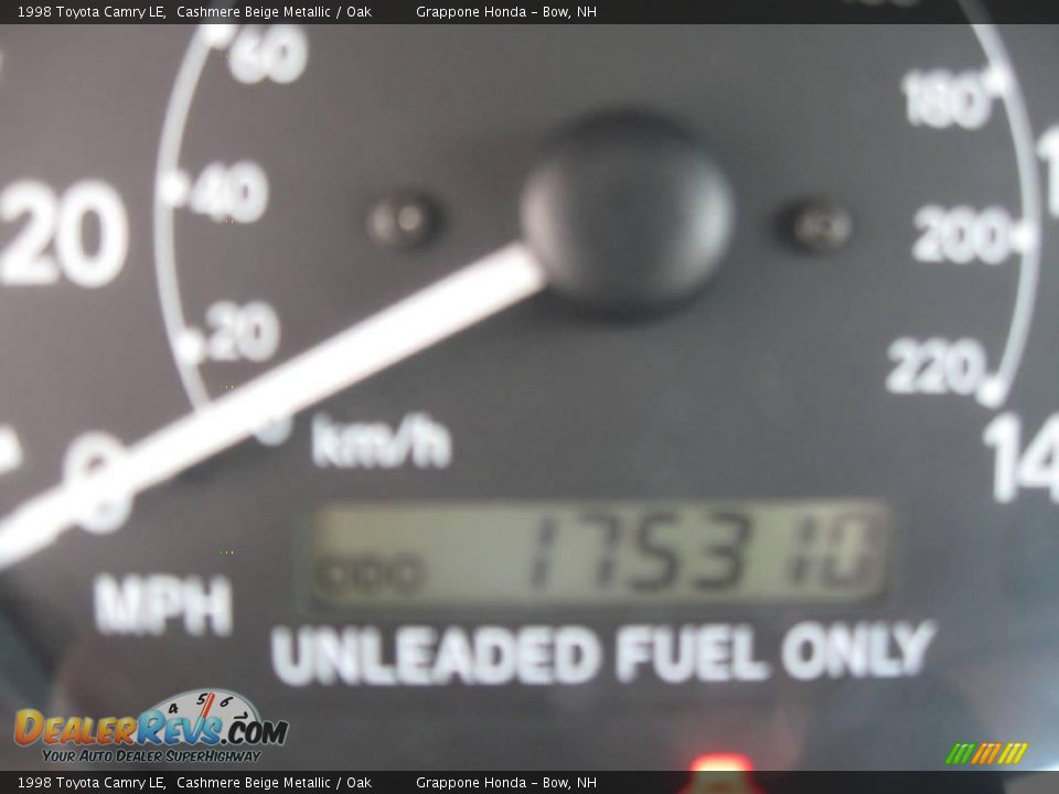 1998 Toyota Camry LE Cashmere Beige Metallic / Oak Photo #8
