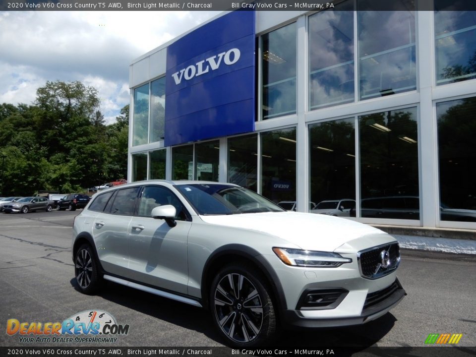 Front 3/4 View of 2020 Volvo V60 Cross Country T5 AWD Photo #1