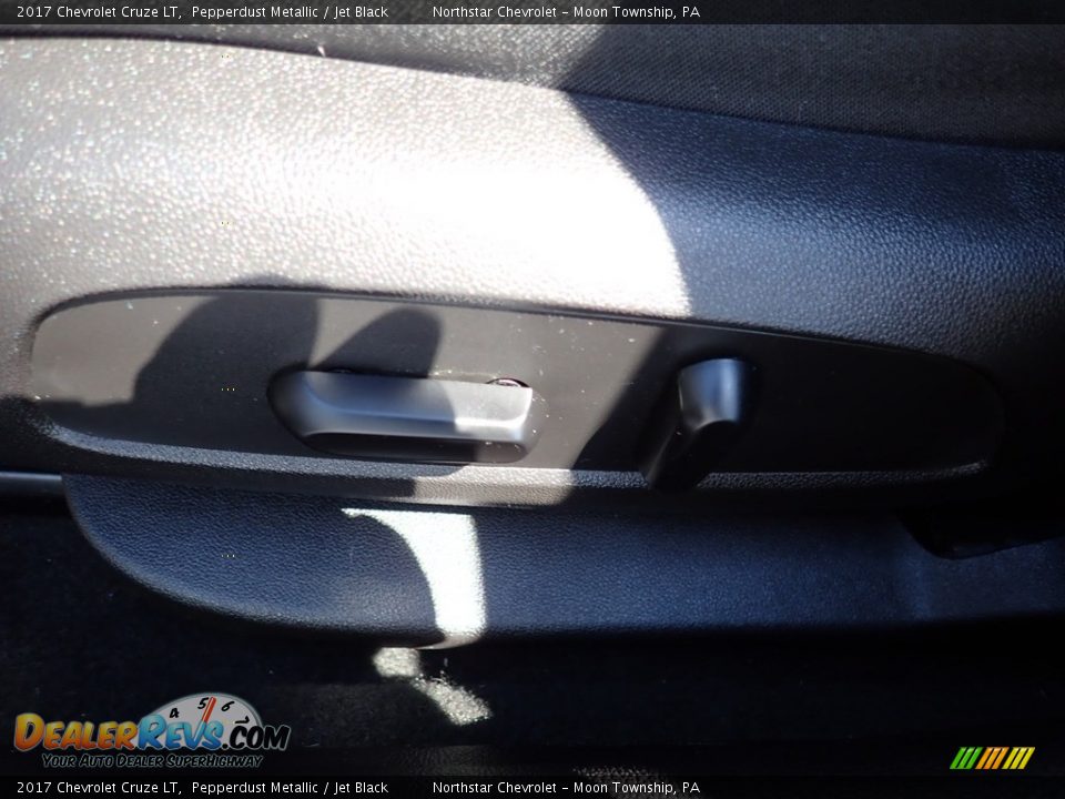 2017 Chevrolet Cruze LT Pepperdust Metallic / Jet Black Photo #25